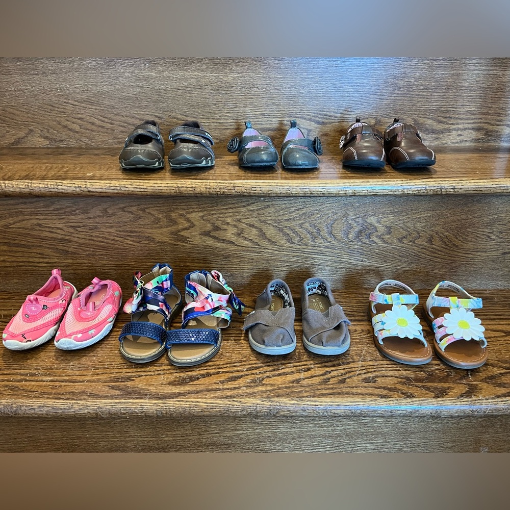 🔆Bundle of 7 Pairs of Size 6T Shoes